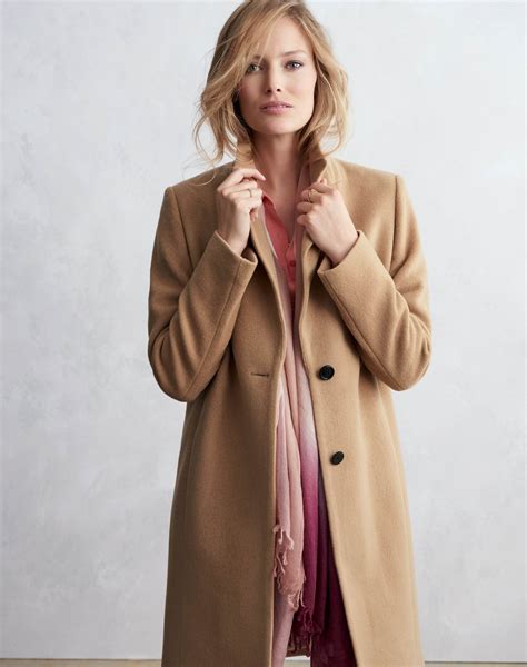 camel wool coat single breasted.